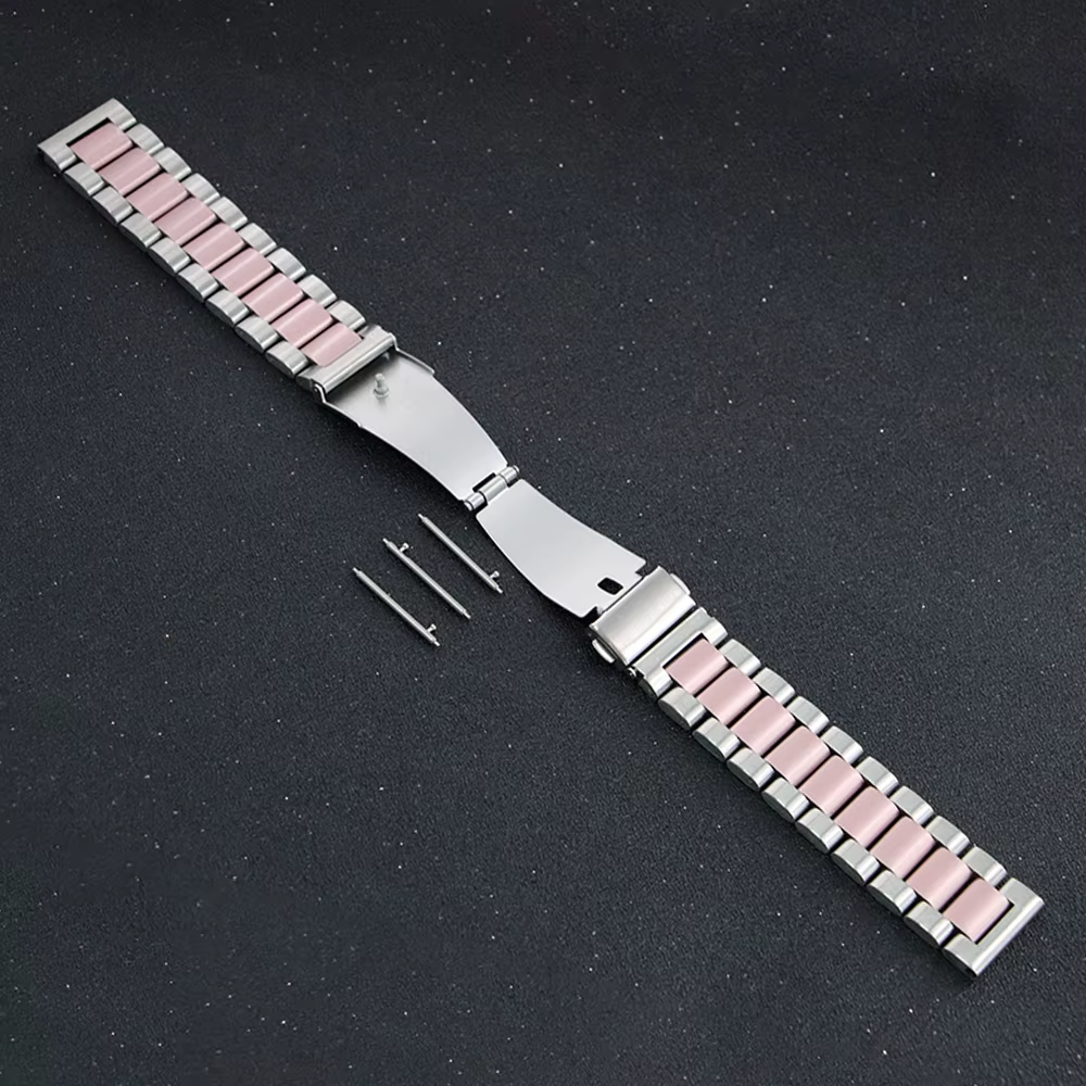 Edelstahlarmband Silber Rosa auf schwarzem Hintergrund